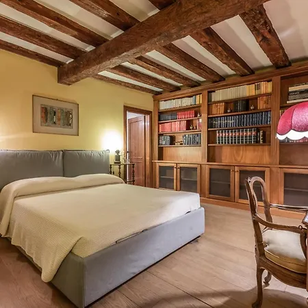 Apartment La Tana Cozy In Campo San Maurizio Venice