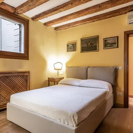 Apartment La Tana Cozy In Campo San Maurizio *