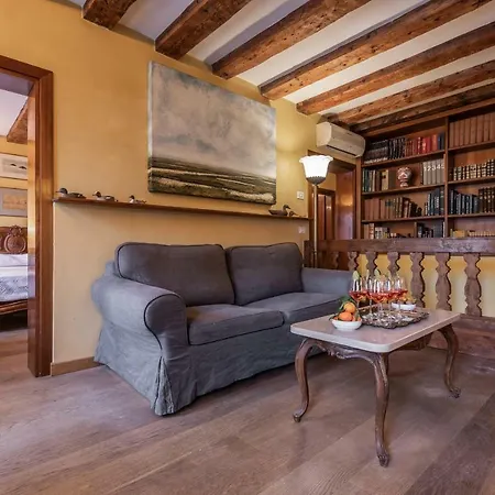 Apartment La Tana Cozy In Campo San Maurizio